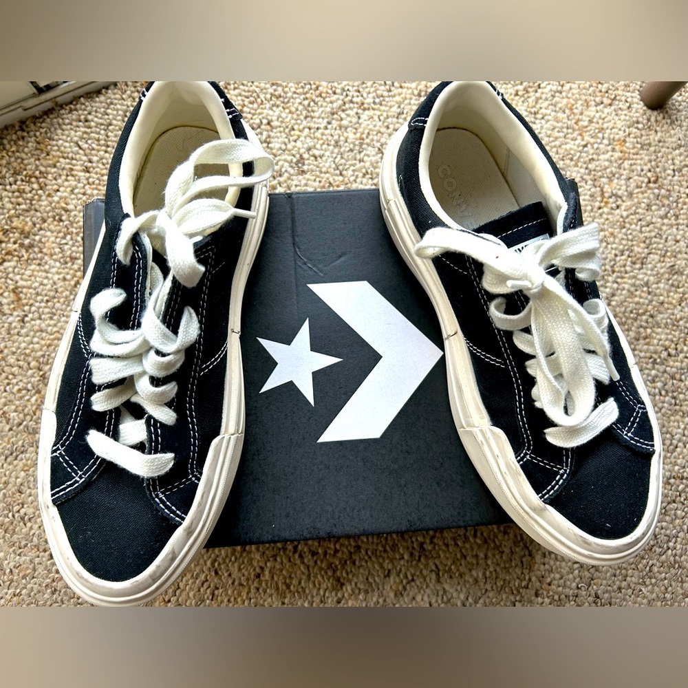 Converse size 9 CTAS Cruise Ox platform sneakers Black and White